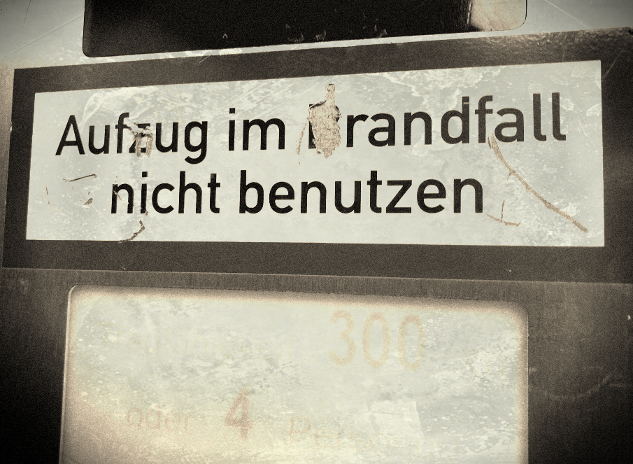 Aufzug im Brandfall nicht benutzen